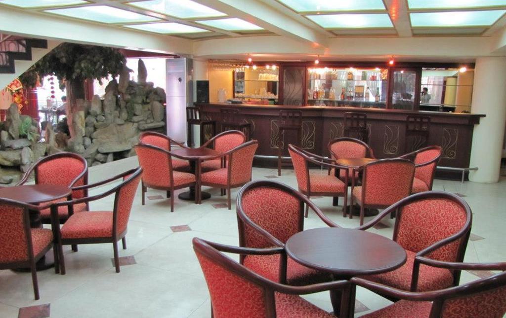 New York Hotel Phnom Penh Bagian luar foto