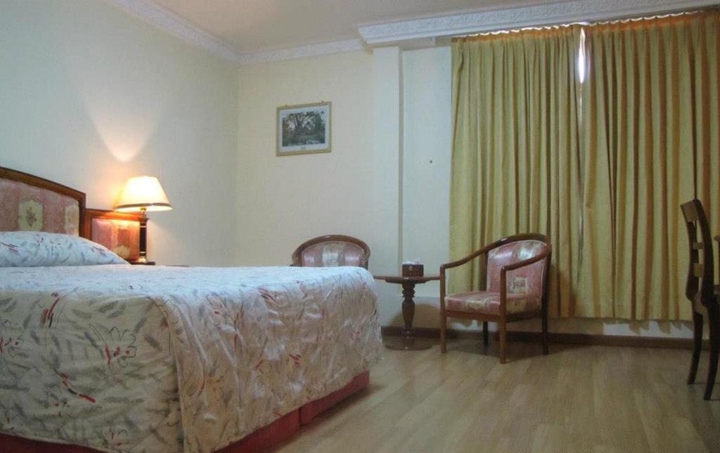 New York Hotel Phnom Penh Bagian luar foto