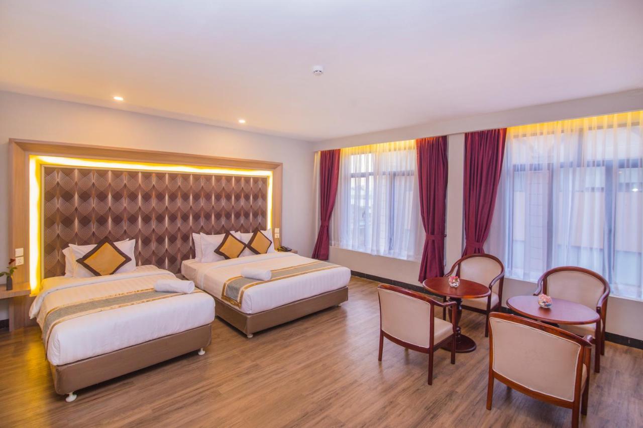 New York Hotel Phnom Penh Bagian luar foto
