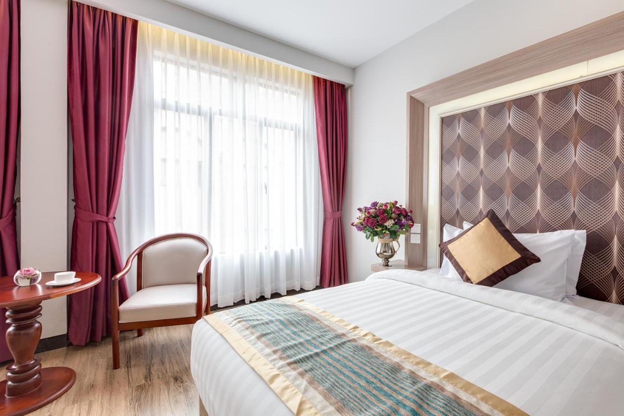 New York Hotel Phnom Penh Bagian luar foto