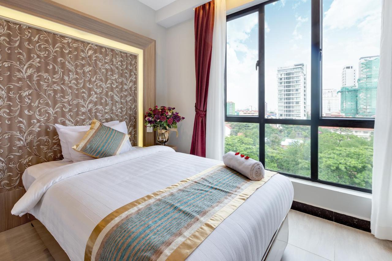 New York Hotel Phnom Penh Bagian luar foto