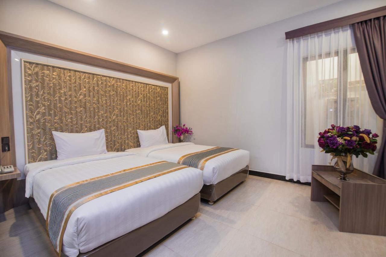 New York Hotel Phnom Penh Bagian luar foto