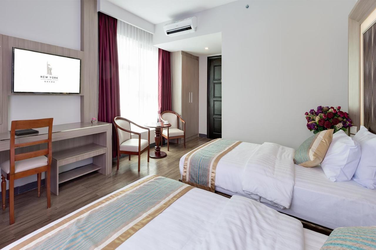 New York Hotel Phnom Penh Bagian luar foto