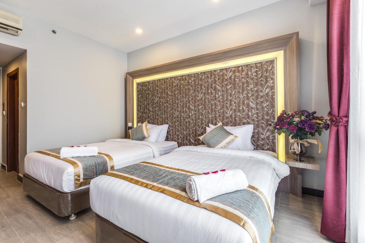 New York Hotel Phnom Penh Bagian luar foto