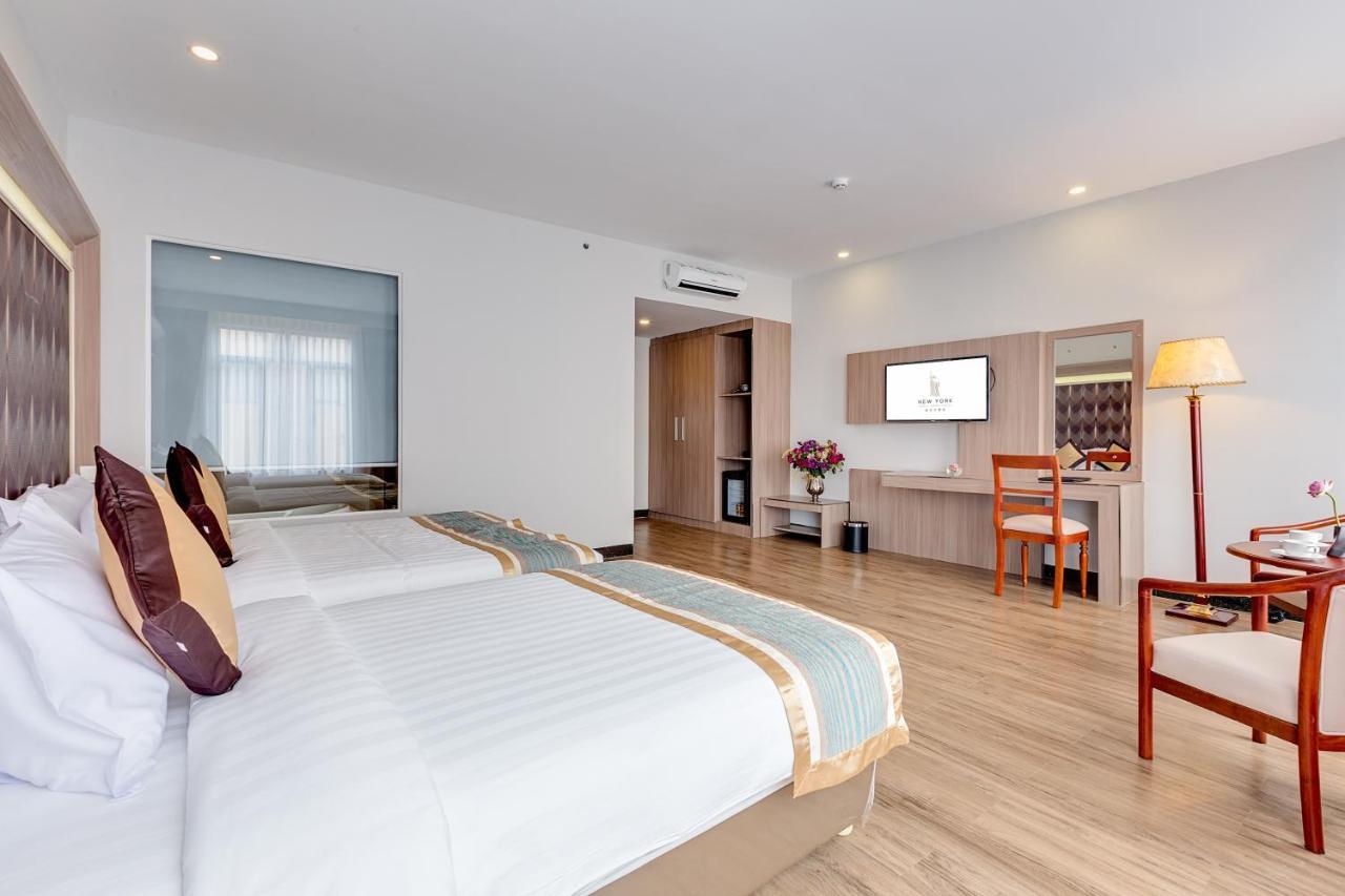 New York Hotel Phnom Penh Bagian luar foto