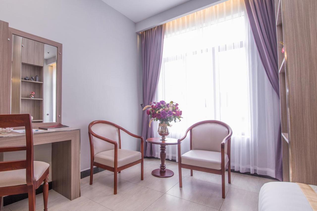 New York Hotel Phnom Penh Bagian luar foto