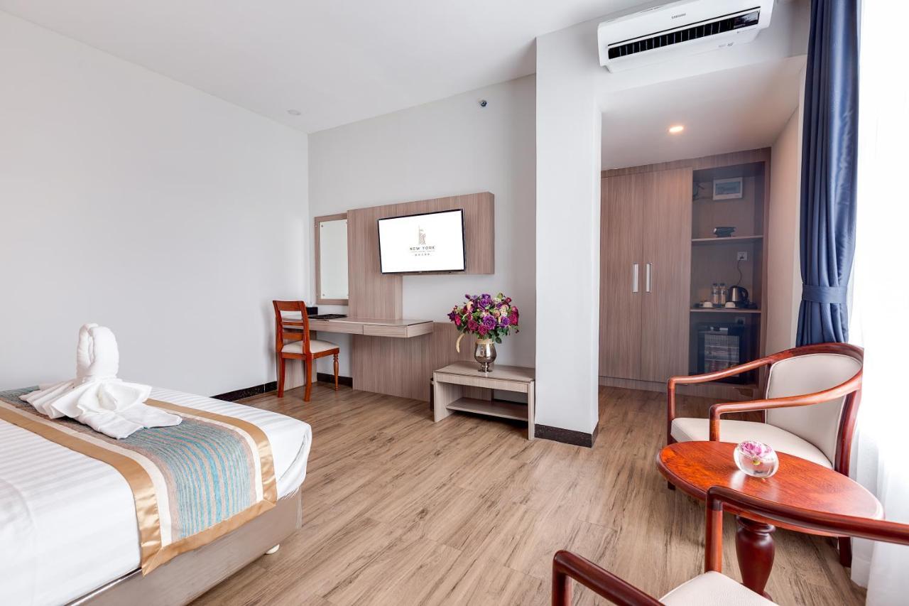 New York Hotel Phnom Penh Bagian luar foto