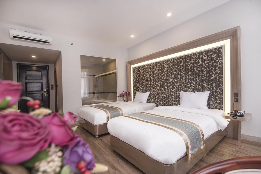 New York Hotel Phnom Penh Bagian luar foto