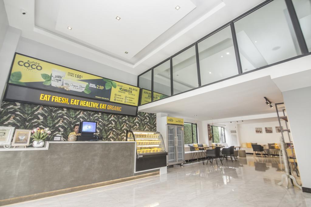 New York Hotel Phnom Penh Bagian luar foto