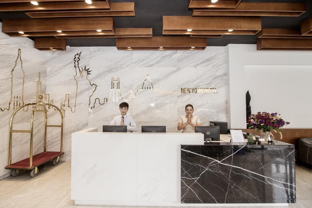 New York Hotel Phnom Penh Bagian luar foto