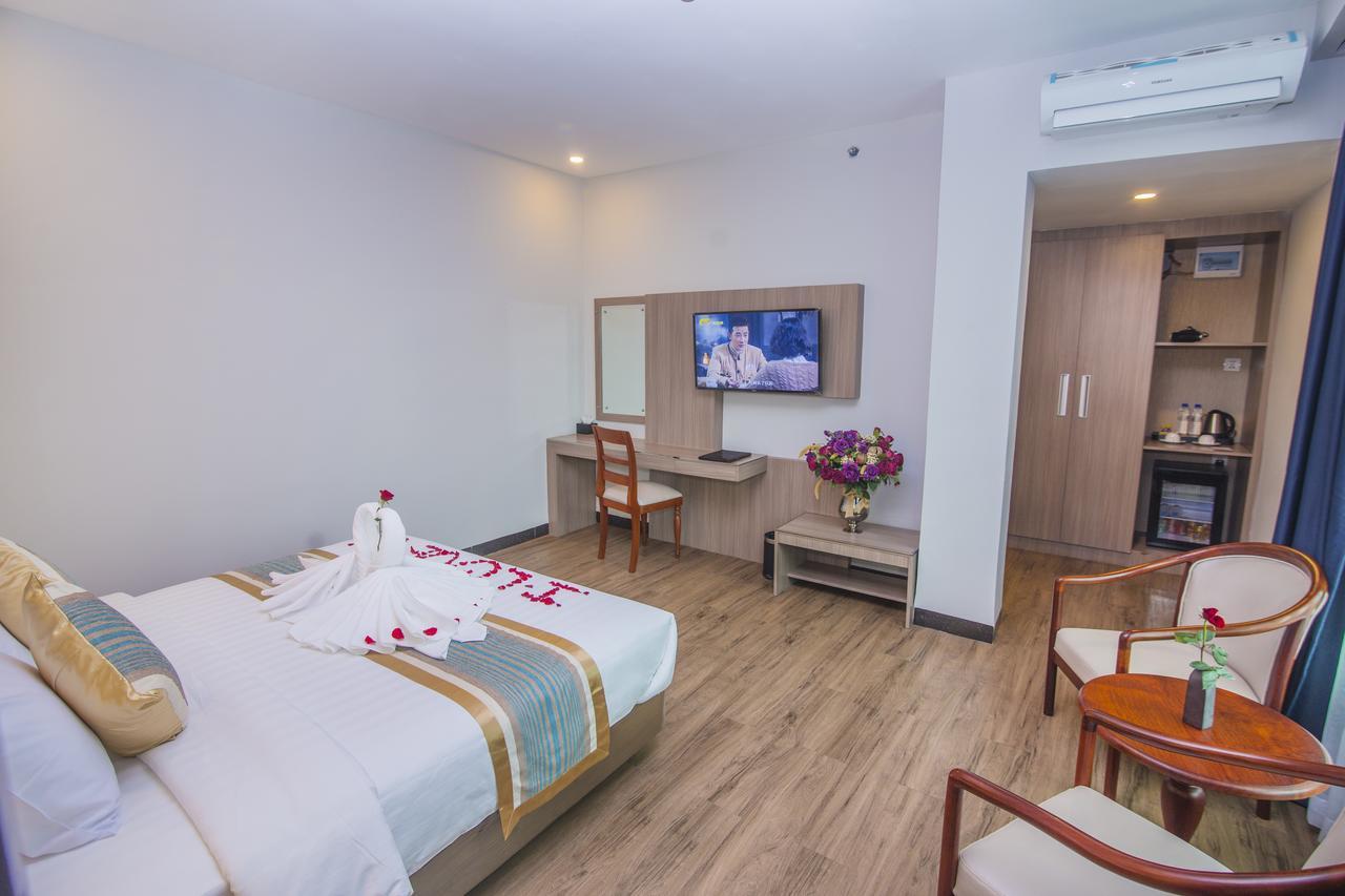 New York Hotel Phnom Penh Bagian luar foto