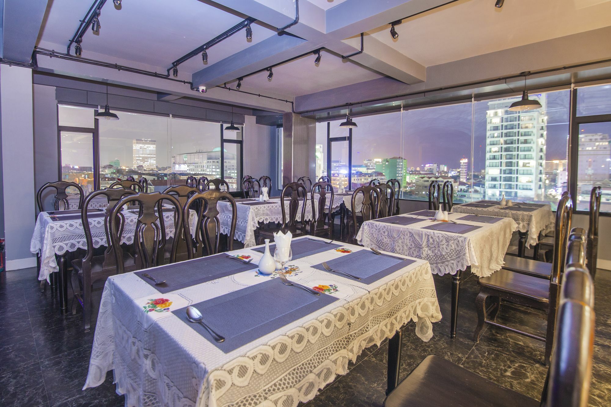 New York Hotel Phnom Penh Bagian luar foto